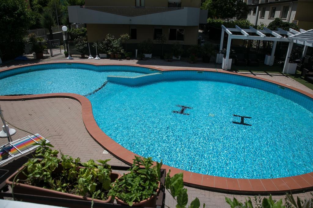 Hotel Heaven ริมินี ภายนอก รูปภาพ